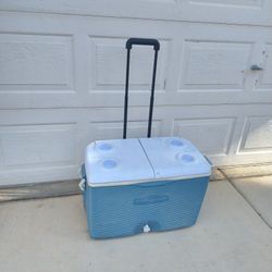 Rubbermaid 60qt Cooler on Wheels 