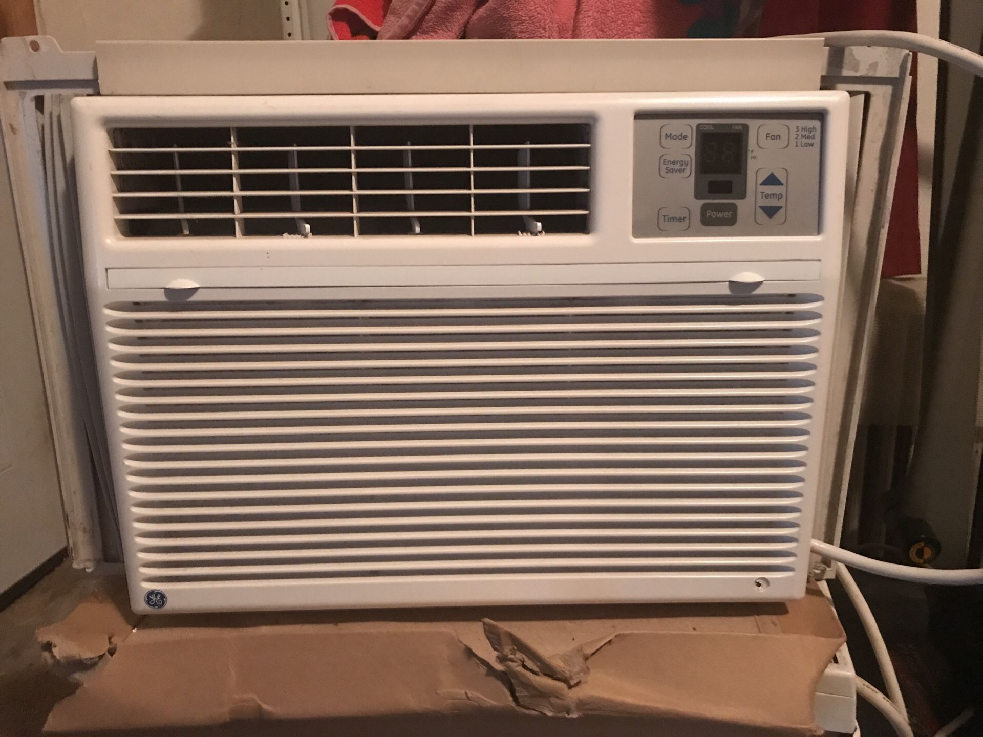 5050 BTU air conditioner in excellent condition blows very cold air