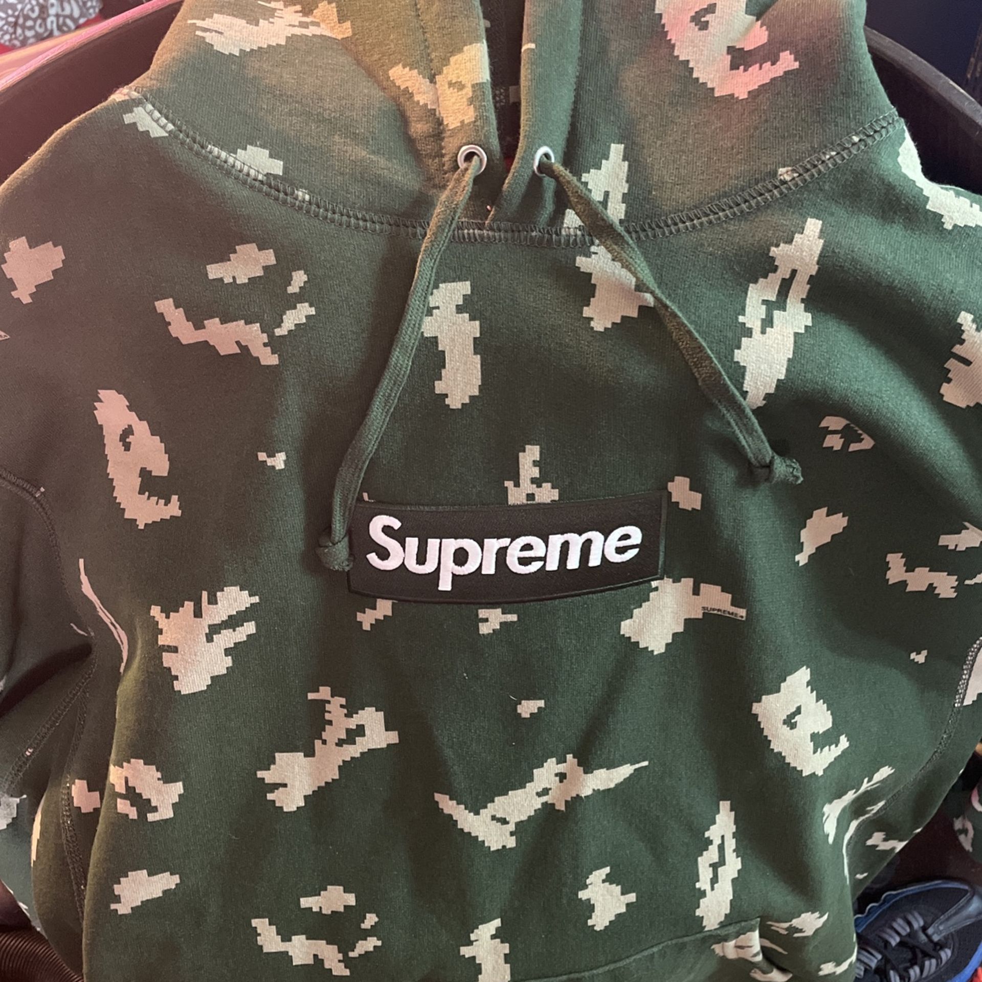SUPREME BOX LOGO