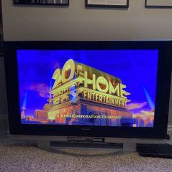 Panasonic plasma 50” tv + remote + Roku (works fine)