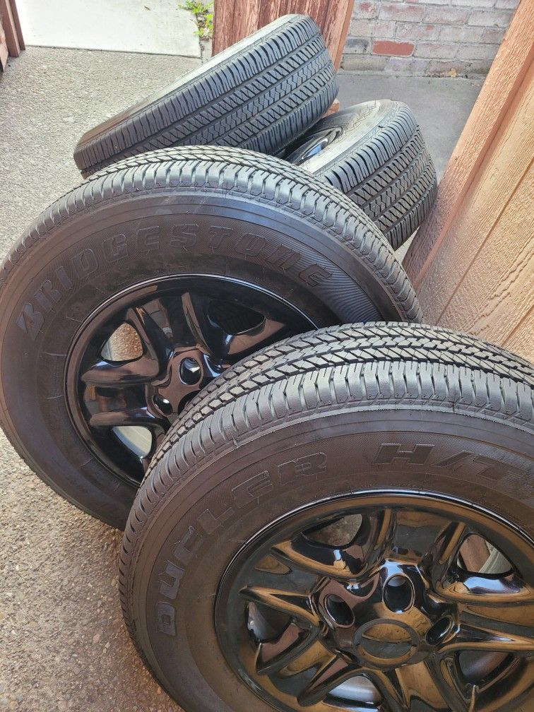 Toyota Tundra SR5 Stock Rims-Tire
