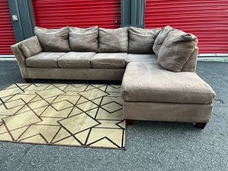 Sectional Couch!! Delivery Available 🚚!! Dimensions: 120.5” x 85” Length x 33” Height x 37” Depth