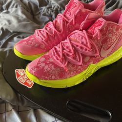 Kyrie 5 X Nickelodeon Patrick basketball shoe