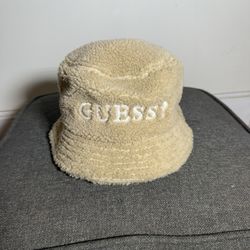 GUESS Bucket Hat