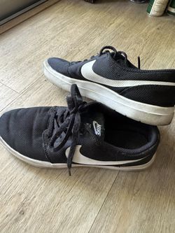 Nike Lightweight Shoes Teen Size 4