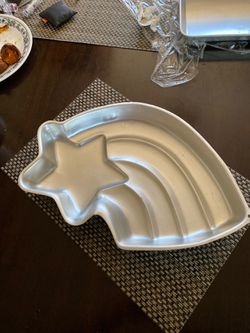 Wilton shooting star cake pan for Sale in San Leandro, CA - OfferUp