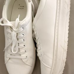 ✨ Sparkly White Sneakers – Cute, Comfy, Everyday Glam ✨