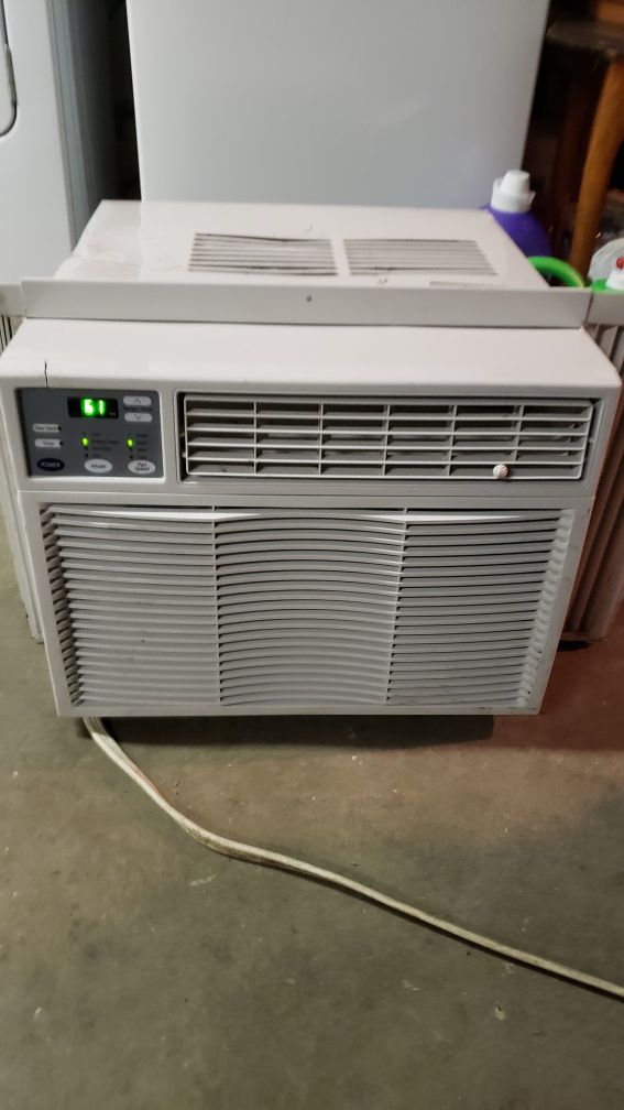 Air Conditioner 12000 BTU for Sale in Paramount, CA - OfferUp