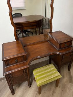 Estate Sale: Vintage Solid Wood Vanity with Mirror & Stool – Excellent Condition