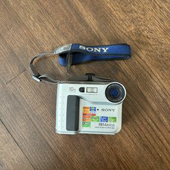 Sony Mavica MVC-FD75 Digital Camera Silver  Manual Untested