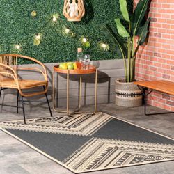 Aztec Indoor/Outdoor 5x8 rug