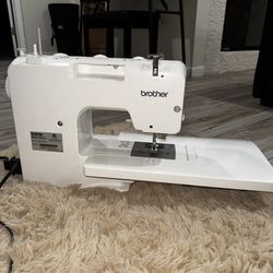 Brother sewing machine ( with accessories )