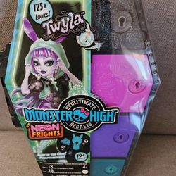 Monster High Skulltimate Twyla Doll