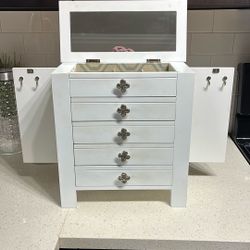 Pretty Jewelry Organizer 