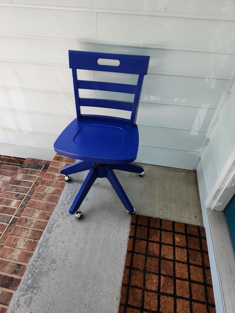 Rolling And Swivel Chair
