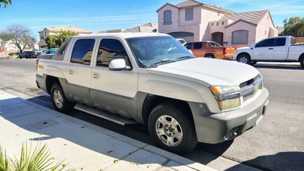 Parts ONLY off 02 Avalanche Z71, No Engine, Bad Trans, Good Body and Interior Parts.