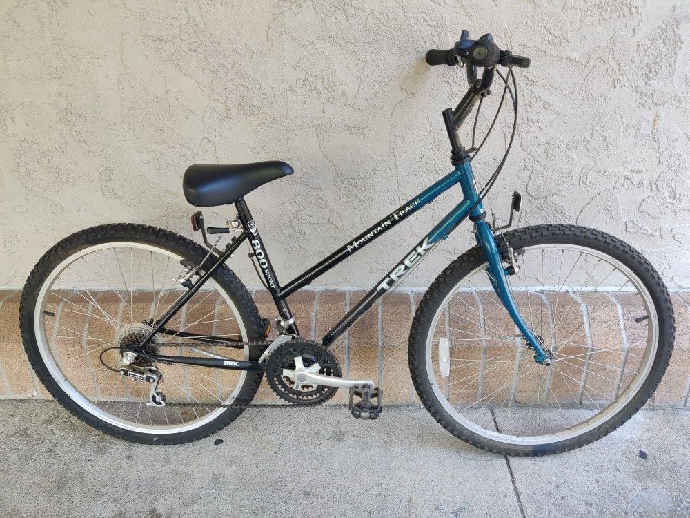 Trek 26" 21-Speed Hybrid City/Mountain/Road Bike - Light 17" Step Over Frame - Comfort Seat - NEW Tubes - TUNED (READY TO RIDE!)