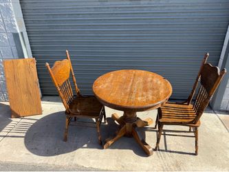 Small Table W/ 2 Chairs