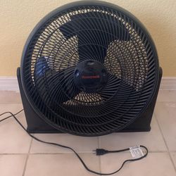Honeywell Floor Fan