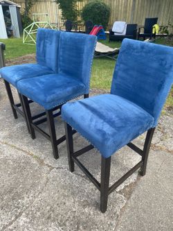 Nice 3 modern blue height chairs (