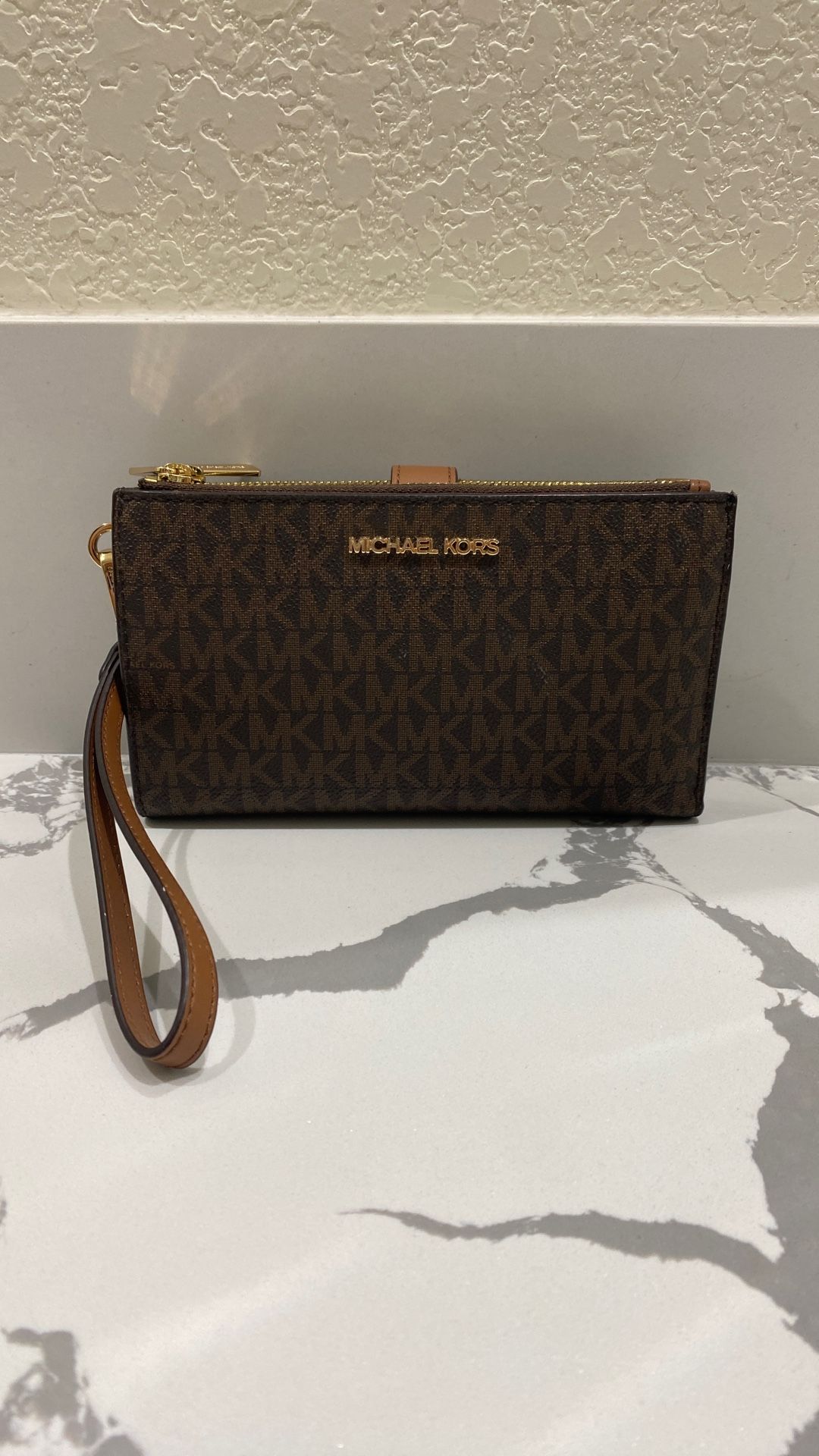 Cartera Café. Michael Kors..