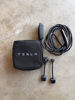 Tesla Mobile Connector
