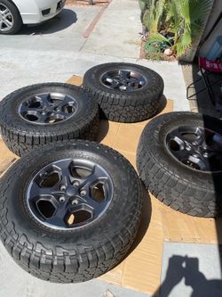 2023 Gladiator OEM Rims & Falcon tires