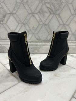 Size 5.5 DKNY Logan Lug Sole Black Ankle Boots