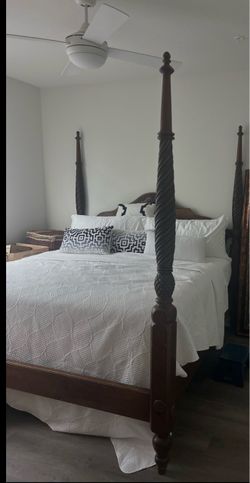 Ethan Allen Four Poster Carved Wood Bed Frame