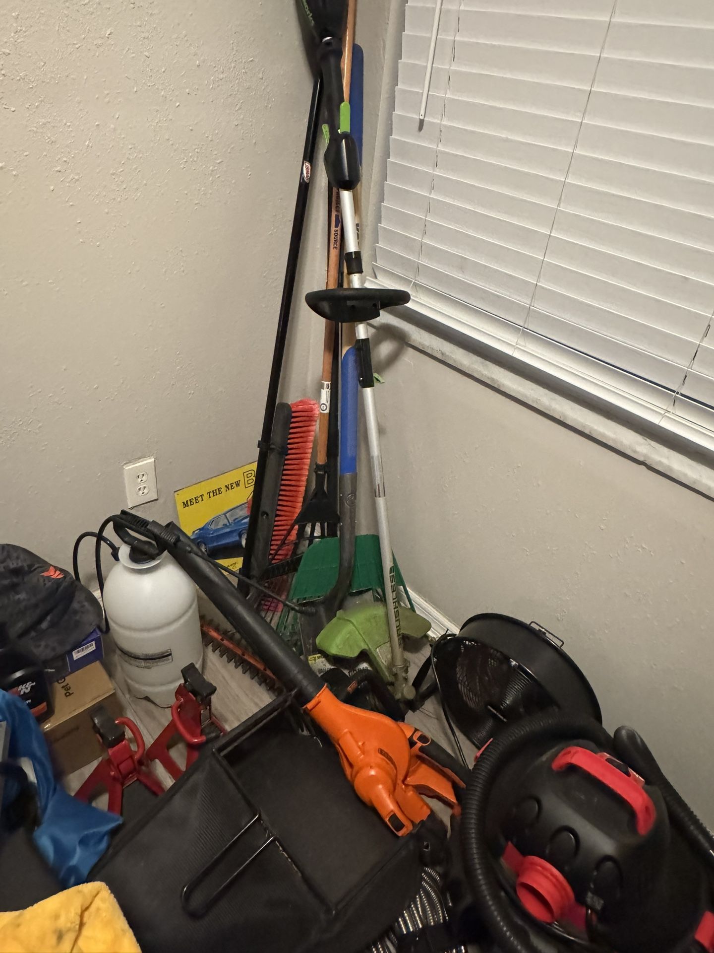 Electric String Trimmer / Electric Leaf Blower / Electrical Hedge Trimmer / 1 Gallon Sprayer / Lawn