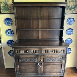 Display And Storage Hutch