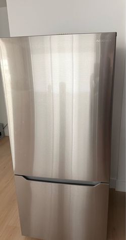 Insignia Stainless Steel Bottom Freezer Refrigerator  – Excellent Condition -