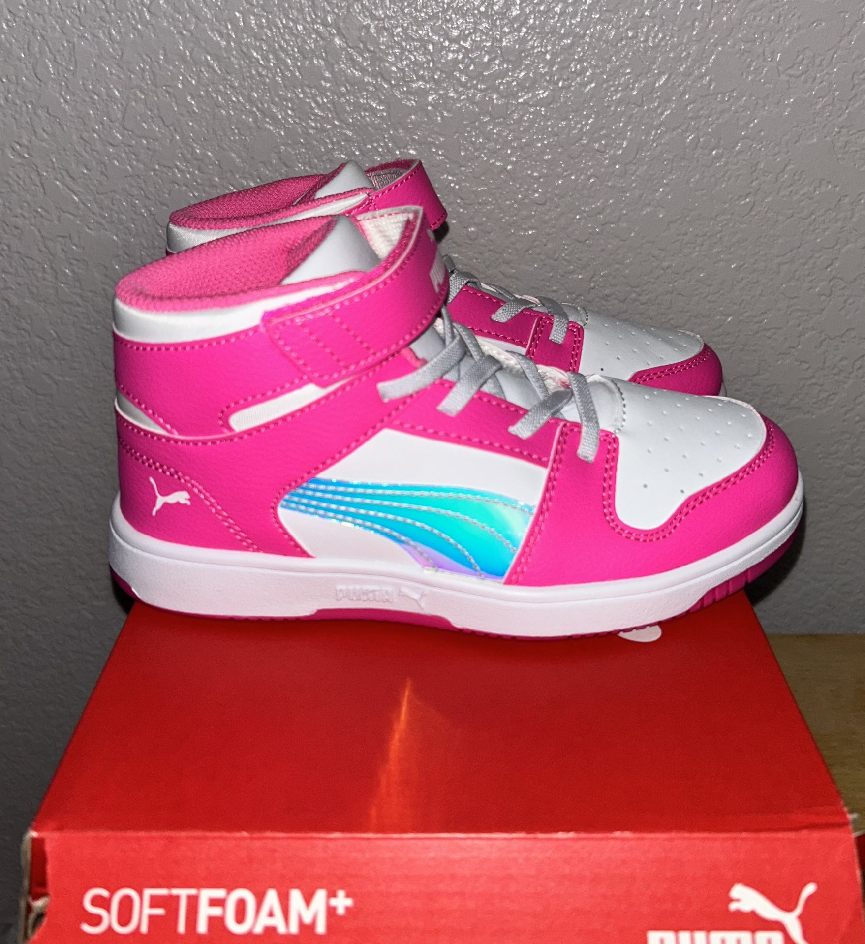 Girl’s Pumas