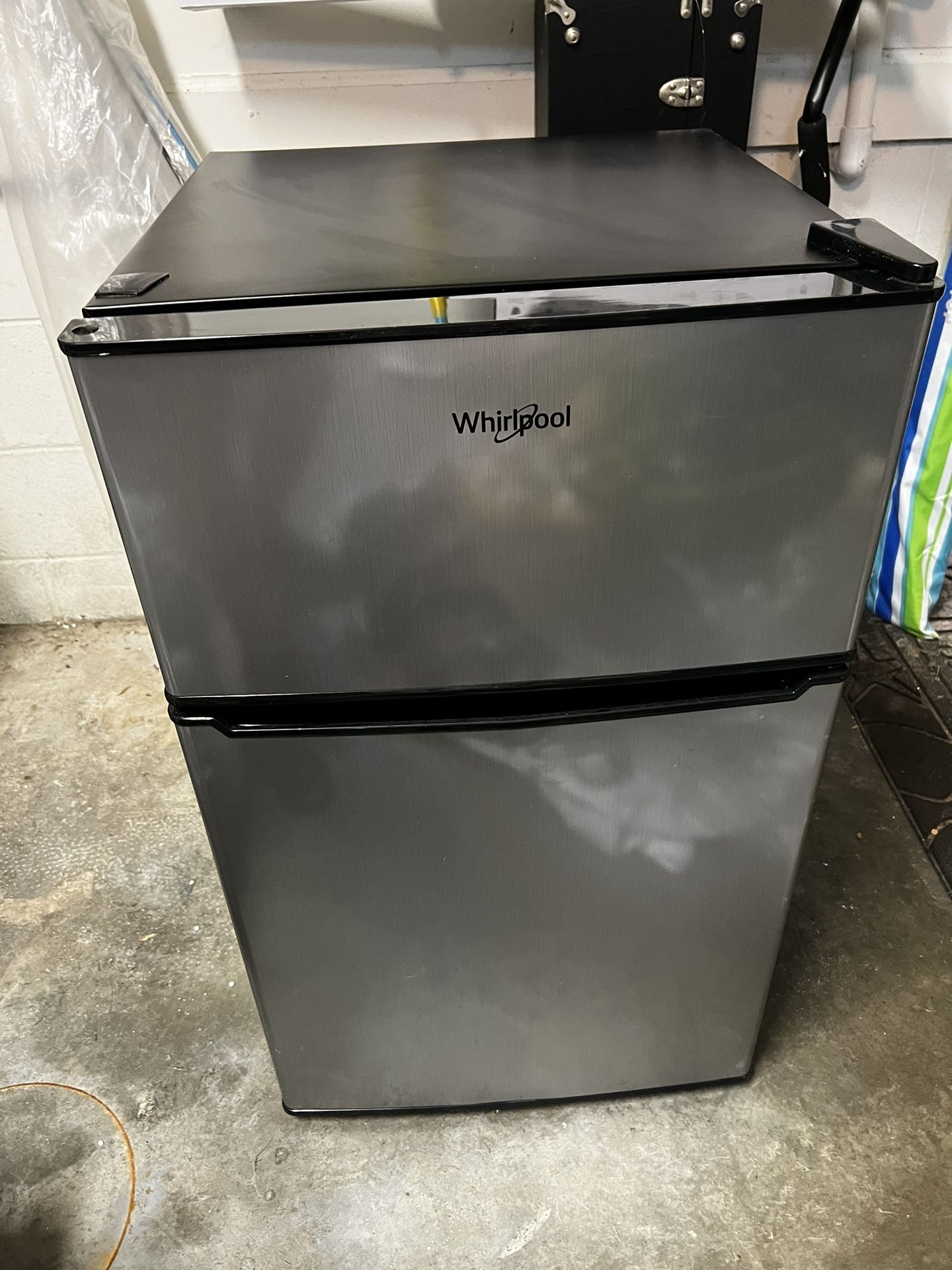 Mini Refrigerator With Freezer