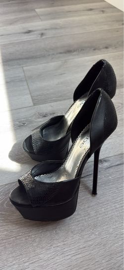 Bebe Black shoes open toe snake style with Stiletto Heels Size 5.5