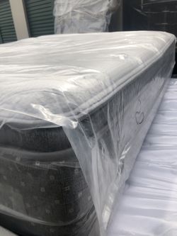 Sealy Queen Pillow Top Mattress Set