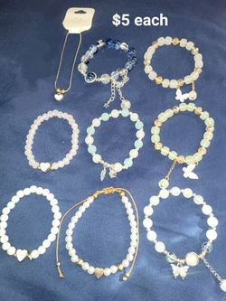 Bracelets. Pulseras. Beads. Feather. Butterfly. Hearts. Rhinestones. Charm Bracelets. 