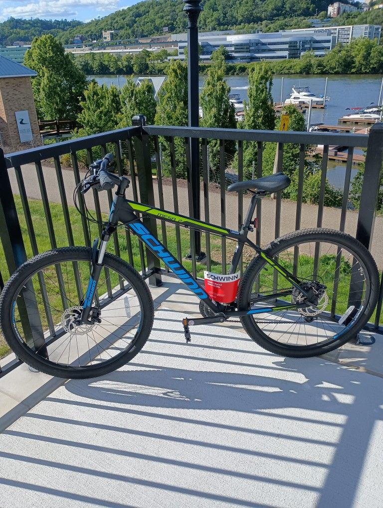 Schwinn Mesa 2 Trail / Mountain Bike