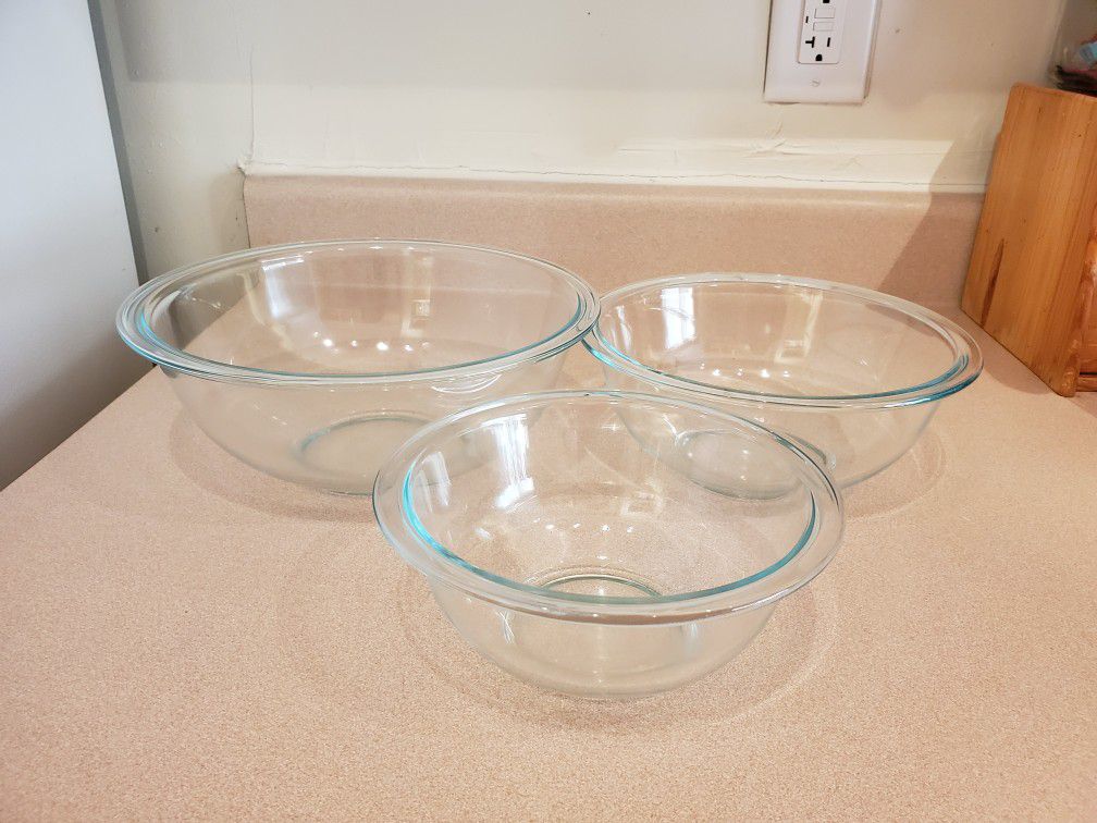 Pyrex glass mixing bowl set