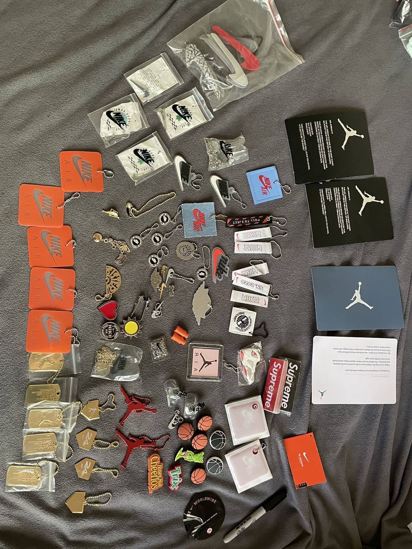 Nike Jordan Retro Accessories Gold Pins , Keychains , Pendants , Hangtags, Supreme Stickers, Retro Cards , Lace Locks , Pins, Dog tags, Bhm Sharpie