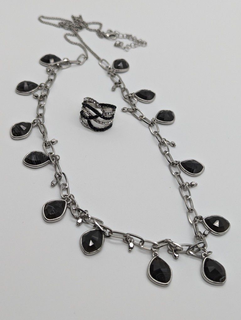 VTG Sparkly Ring Size 5.3/4. Black & Silver Necklace.