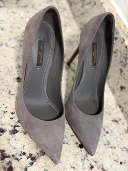 Louis Vuitton Suede Pumps. Size 37