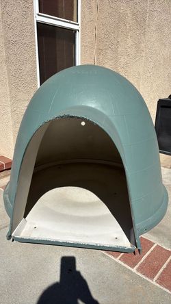 Dog igloo