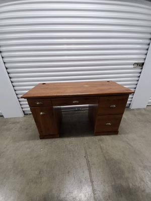 Photo Medium sized desk