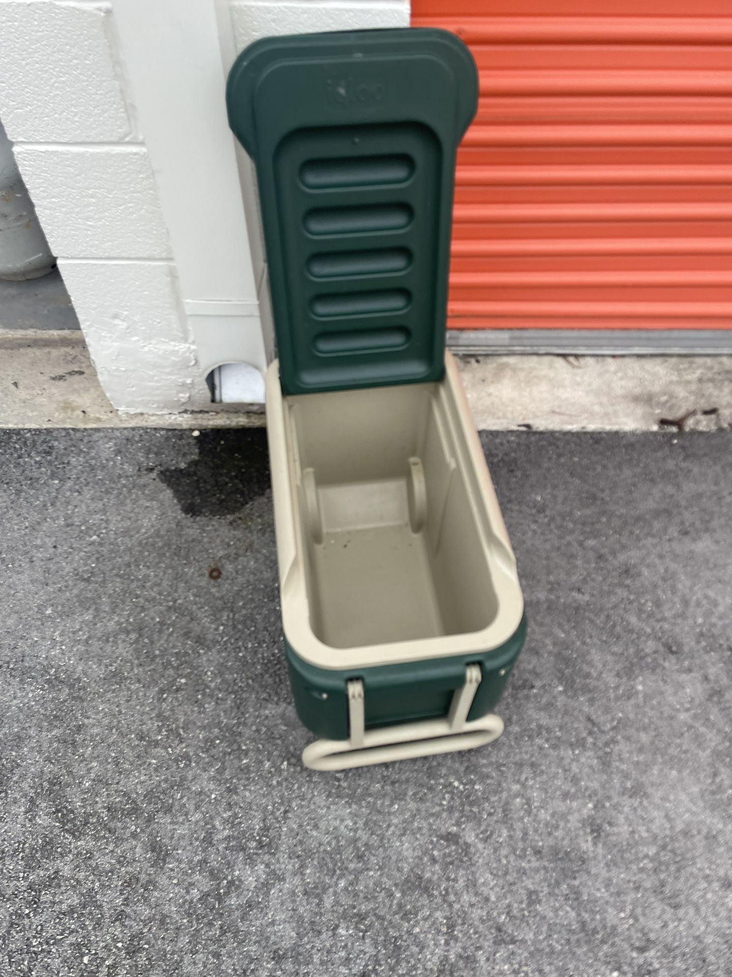 Igloo Cooler