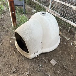 Igloo dog house