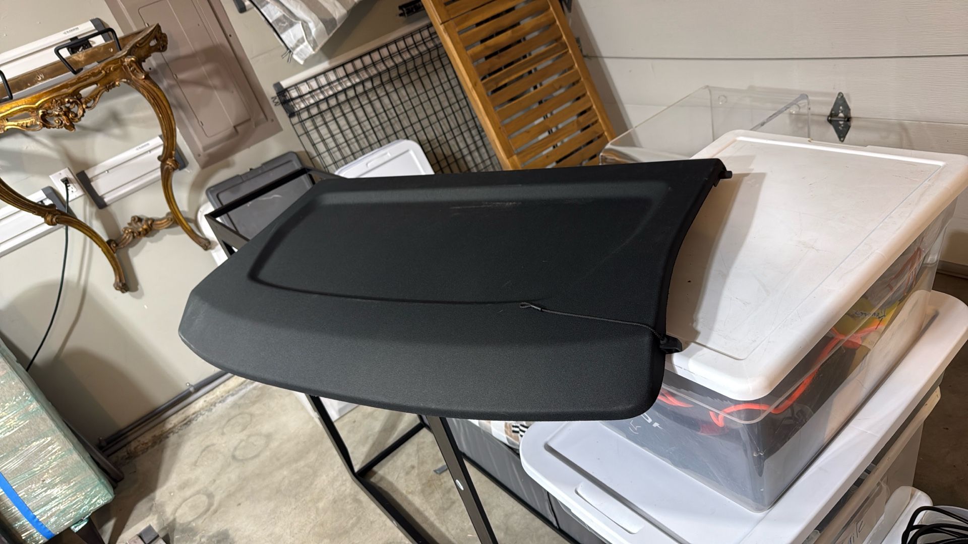 2023 Audi Q3Cargo Cover