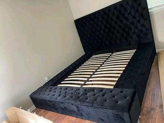 Queen Bed /Cama Queen con bocinas por bluetooth