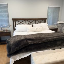 Ethan Allen King Bedroom Set + Mattress – Moving Sale