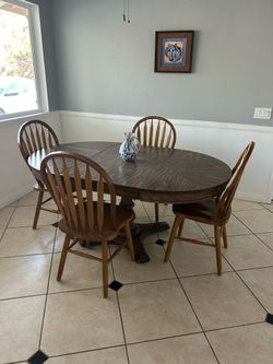 Breakfast room table